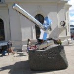 Monumentet «Knus nazismen» er en hyllest til Asbjørn Sunde og sabotørene. Foto: © CC-BY Revolusjon/JRS