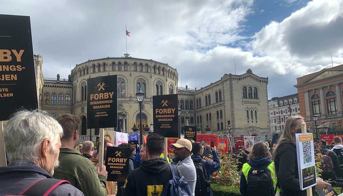 Fra markeringa foran Stortinget 26. august 2021. Foto: Revolusjon