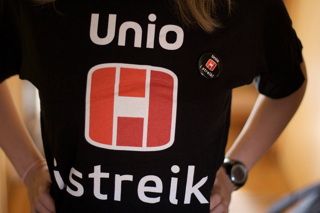 Unio i streik. Foto: Andreas Solberg CC BY-NC-SA. Opphaver: Andreas Solberg. I streik [Internett]. Hentet fra: https://ndla.no/subject:d41a472f-5a93-4e46-b658-f1e681284901/topic:ed3f31dc-a54c-4ba3-a27a-f99f4b60a361/resource:1:1602 Lest: 07.06.2021