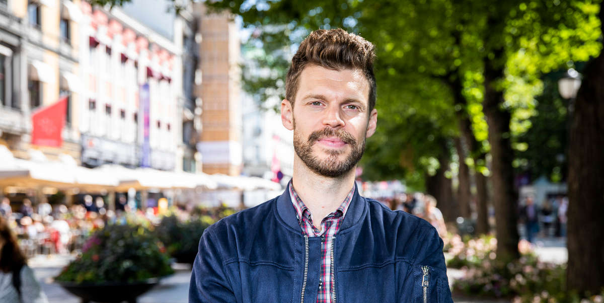 Bjørnar Moxnes på Karl Johan i Oslo. Pressefoto frå Raudt. CC BY