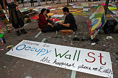 Noen av de første okkupantene på Wall Street. Demonstrantene blir stadig flere. Foto: David Shankbone.