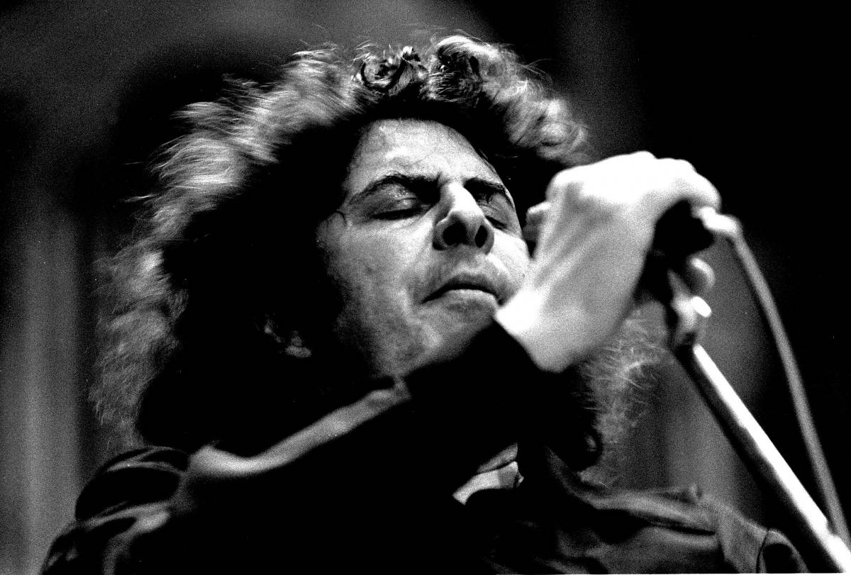 Miks Theodorakis på konsert i 1971 CC BY-NC-SA Heinrich Klaffs