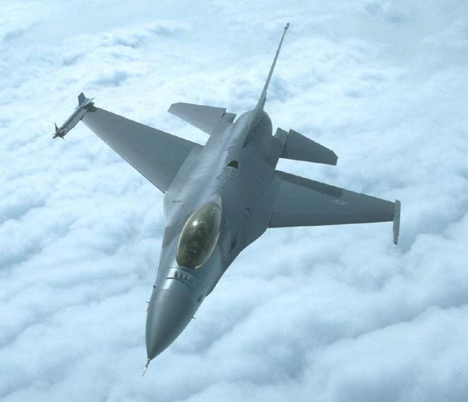 F16