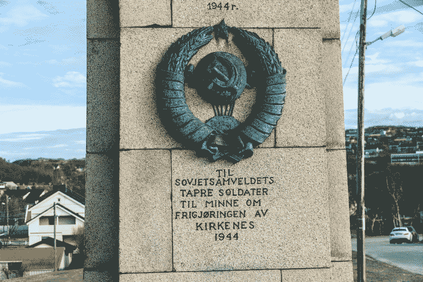 Minnesmerket over falne sovjetiske soldater i Kirkenes. CC BY-NC-ND jechstra